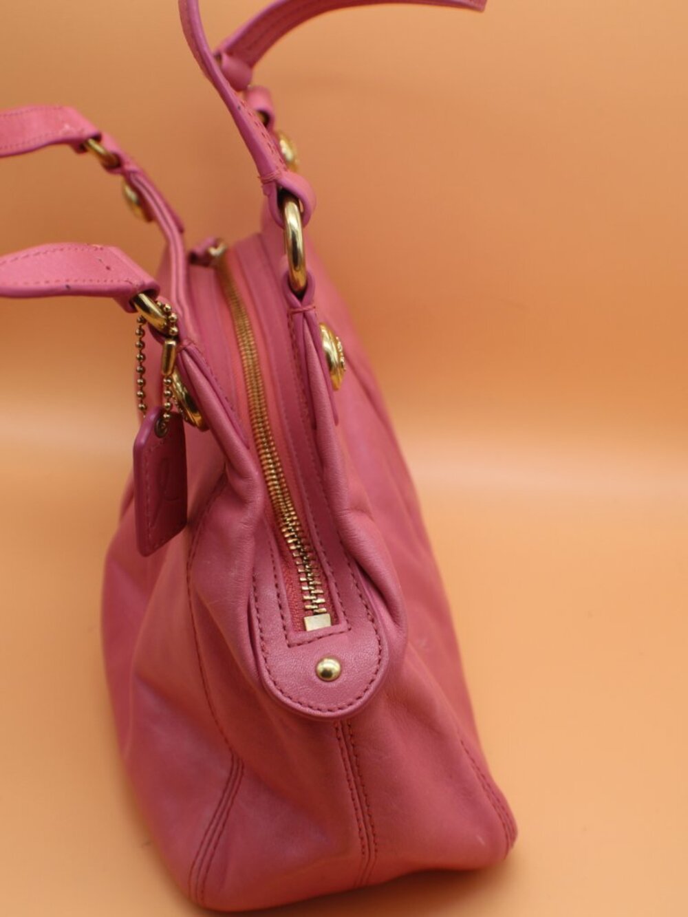 Coach Pink Leather Handbag Shoulder Bag Gold Hardware Classic Style - Picture 4 of 14